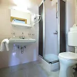 לינה וארוחת בוקר Gaestehaus Kaiserblick 3*